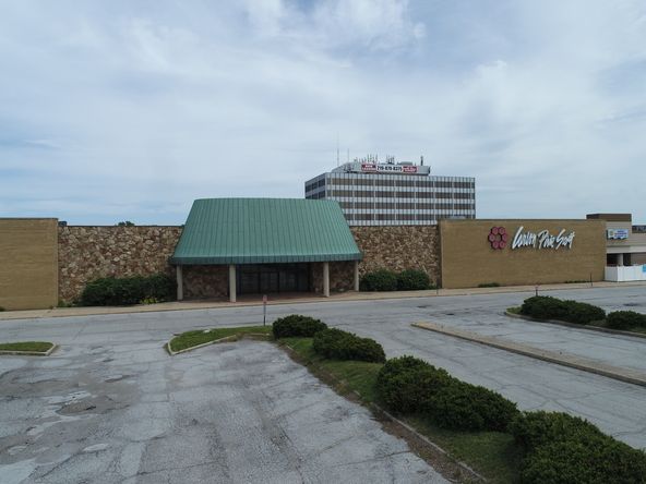 Marquette Shopping Center & Office Plaza: 450 Saint John Rd, Michigan City, IN 46360